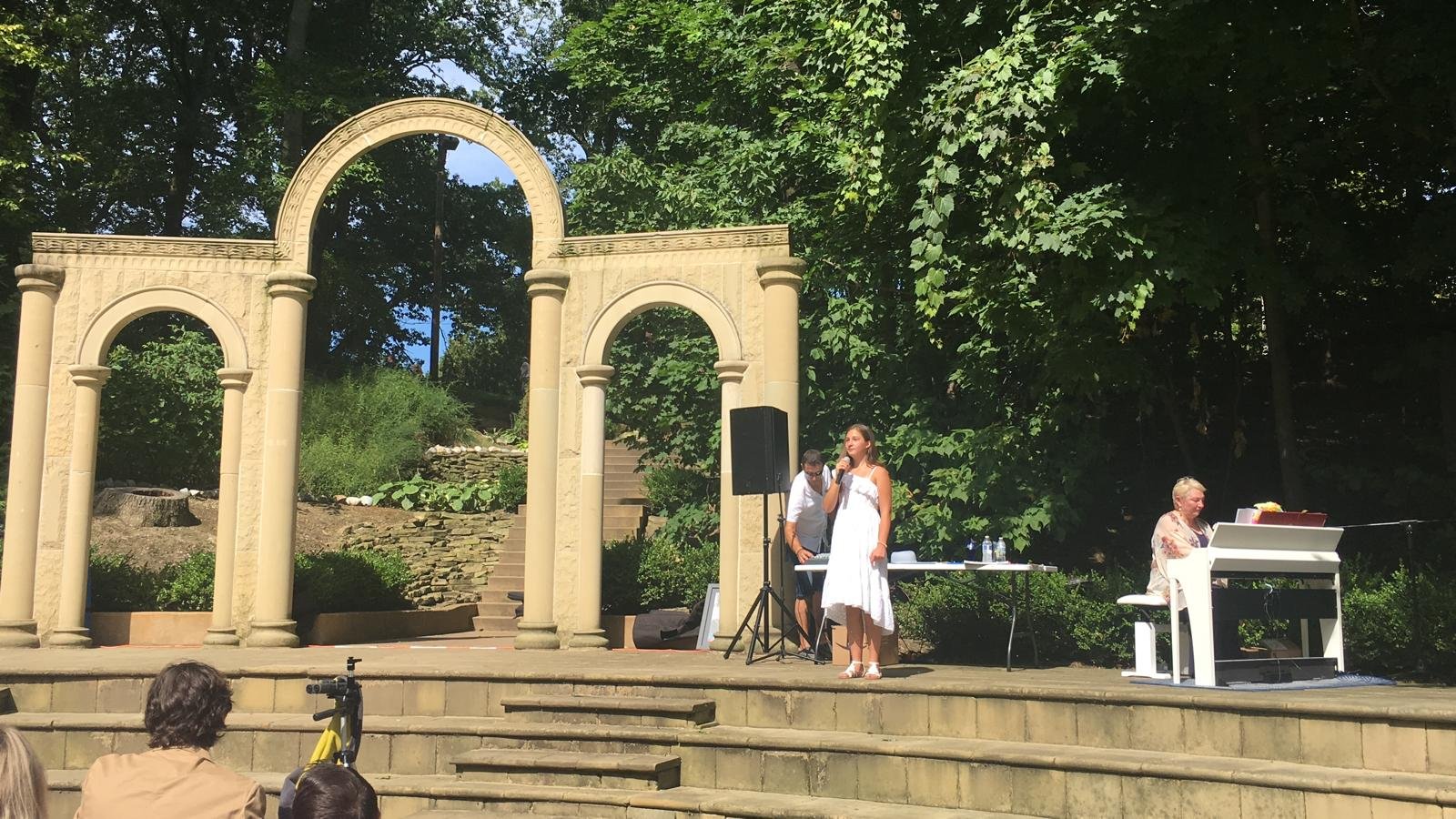 musical performance at the garden.